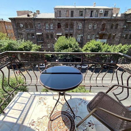 Amiryan Street 1 Bedroom Deluxe Apartment With Balcony Am104 Yerevan Exterior photo
