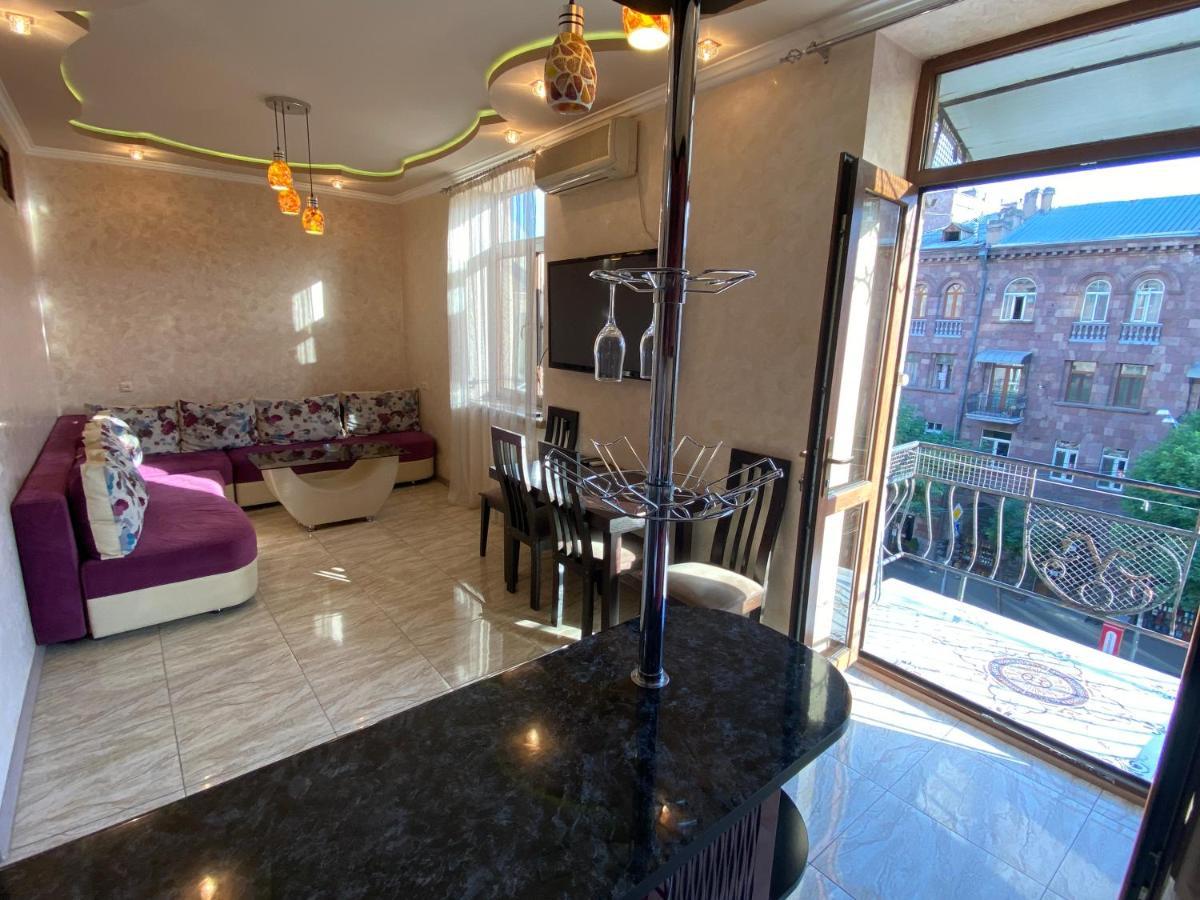 Amiryan Street 1 Bedroom Deluxe Apartment With Balcony Am104 Yerevan Exterior photo