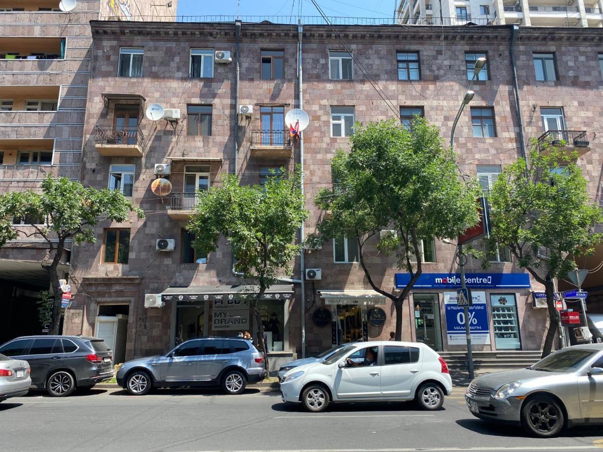 Amiryan Street 1 Bedroom Deluxe Apartment With Balcony Am104 Yerevan Exterior photo