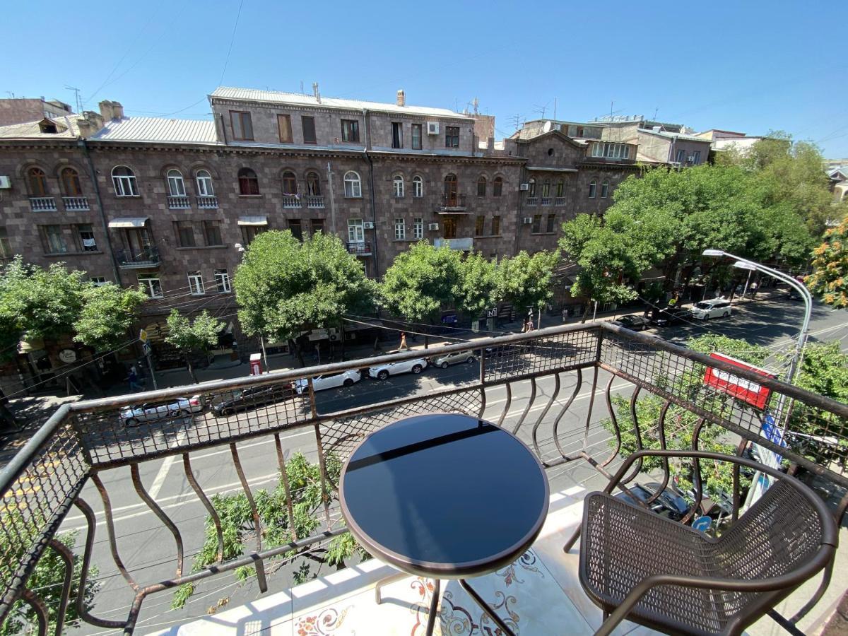 Amiryan Street 1 Bedroom Deluxe Apartment With Balcony Am104 Yerevan Exterior photo