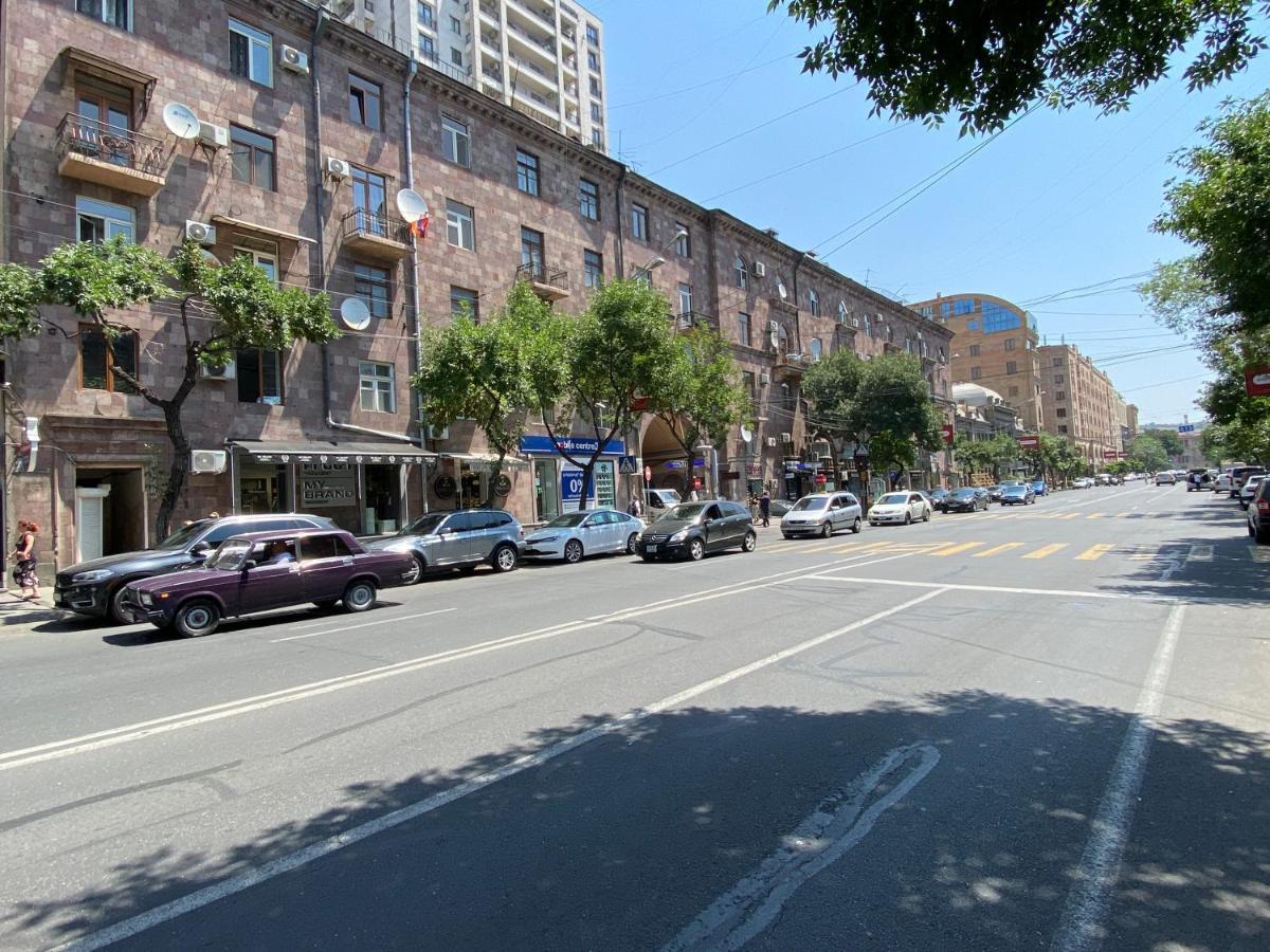 Amiryan Street 1 Bedroom Deluxe Apartment With Balcony Am104 Yerevan Exterior photo