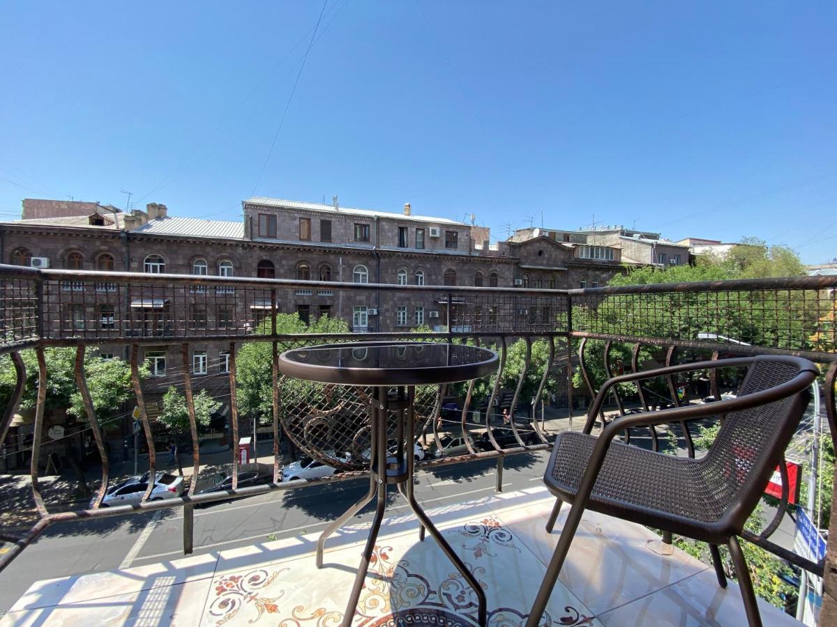 Amiryan Street 1 Bedroom Deluxe Apartment With Balcony Am104 Yerevan Exterior photo